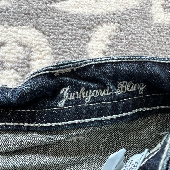 Cowgirl Tuff Shorts ‘Junkyard Bling’ Dark Denim Size 29 - Picture 7 of 8